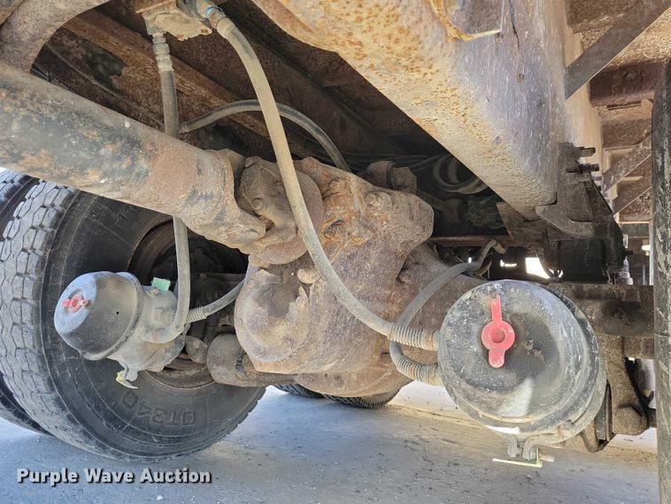 image for item NO9770 2003 International 7400 dump truck