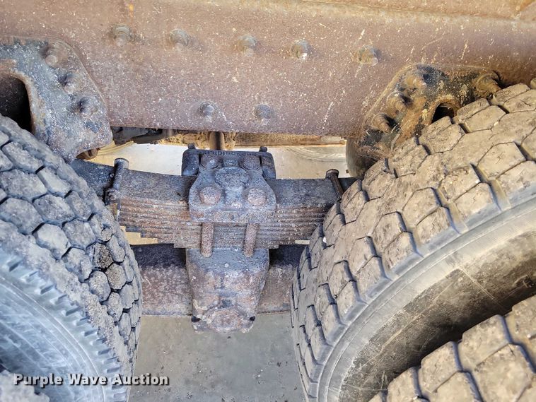 image for item NO9770 2003 International 7400 dump truck