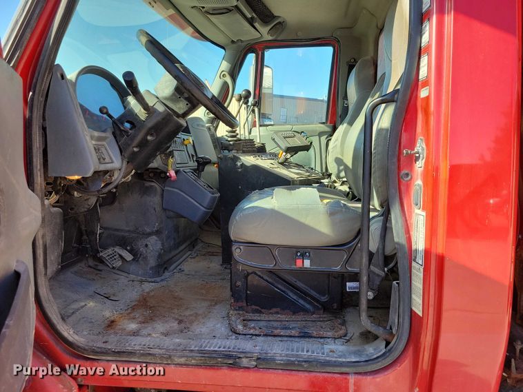 image for item NO9770 2003 International 7400 dump truck