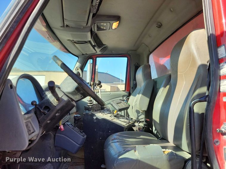 image for item NO9770 2003 International 7400 dump truck