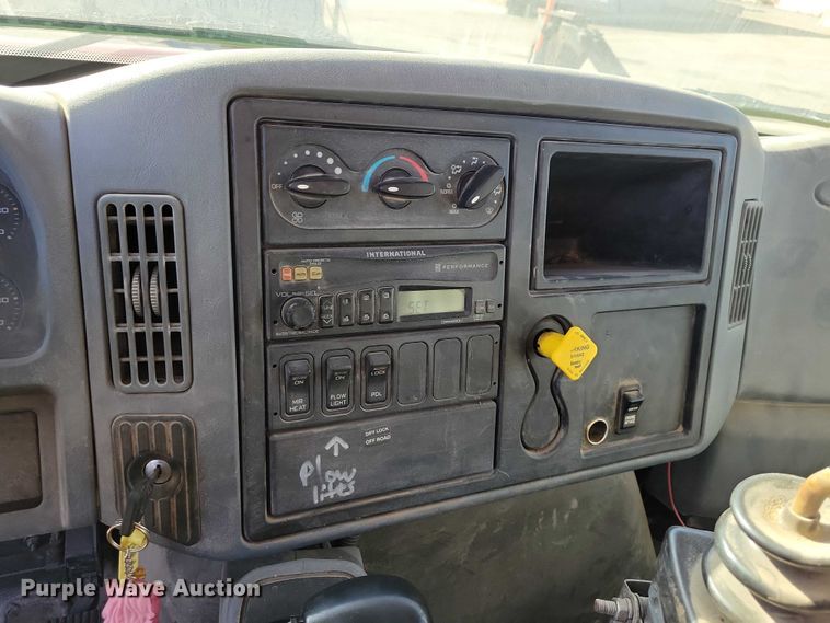 image for item NO9770 2003 International 7400 dump truck