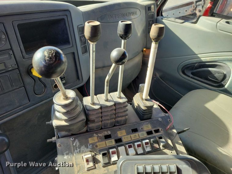 image for item NO9770 2003 International 7400 dump truck