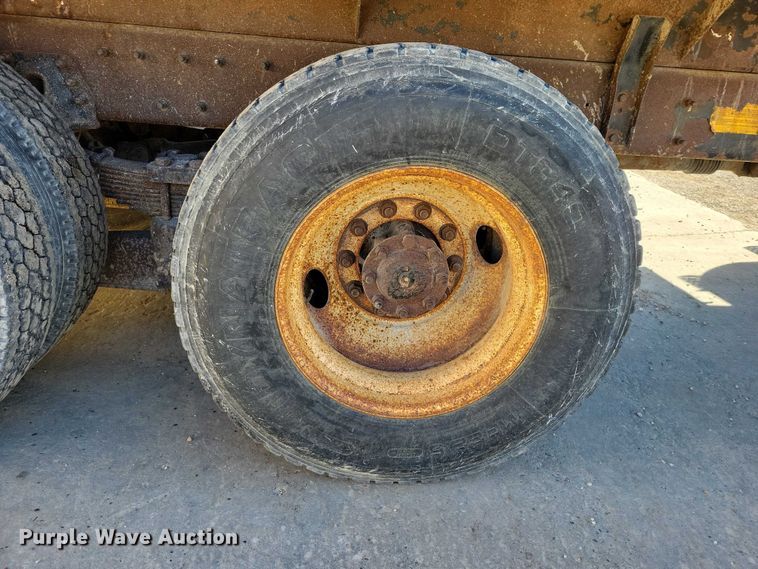 image for item NO9770 2003 International 7400 dump truck