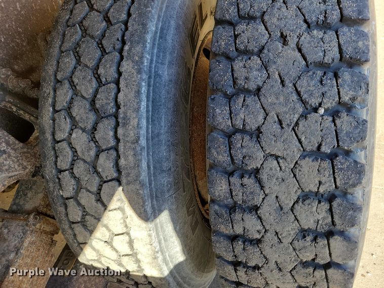 image for item NO9770 2003 International 7400 dump truck