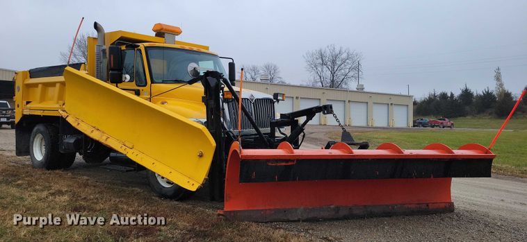 image for item NO9782 2004 International 7300 dump truck