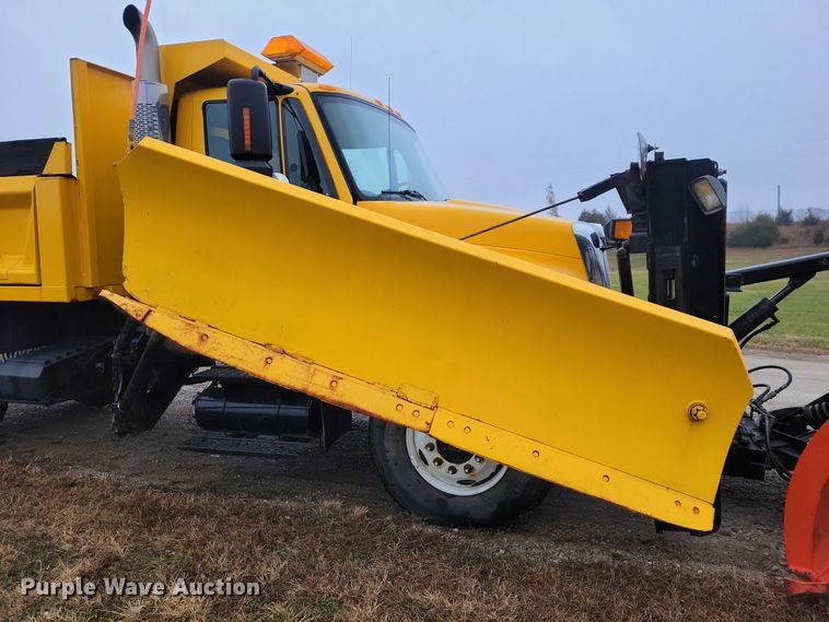 image for item NO9782 2004 International 7300 dump truck