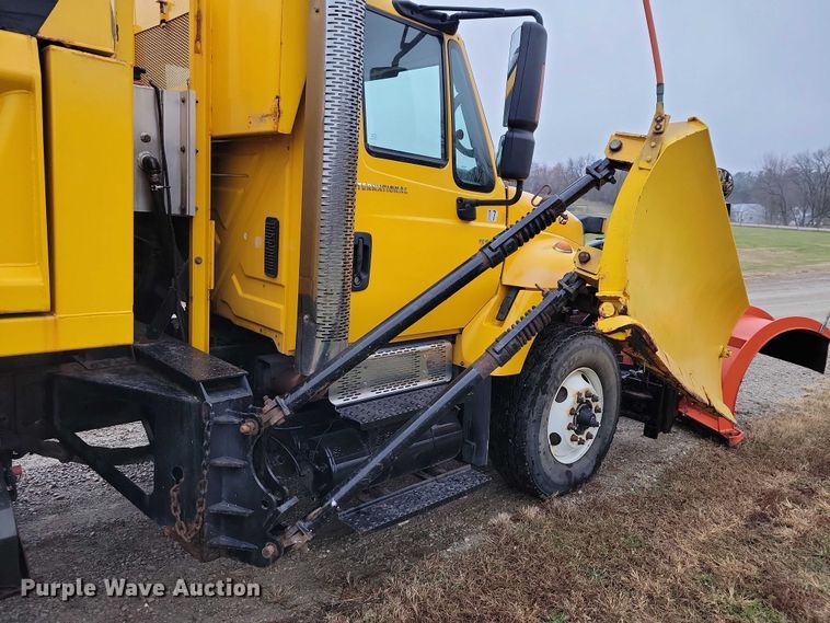 image for item NO9782 2004 International 7300 dump truck