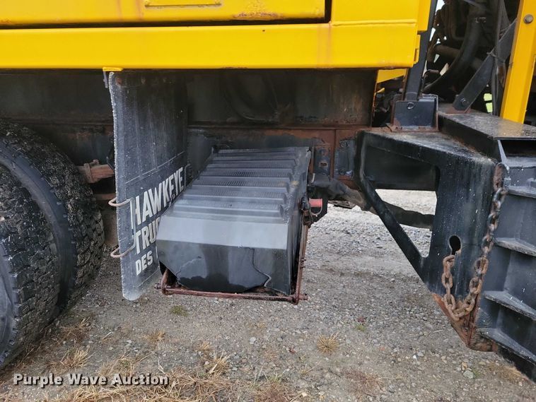 image for item NO9782 2004 International 7300 dump truck