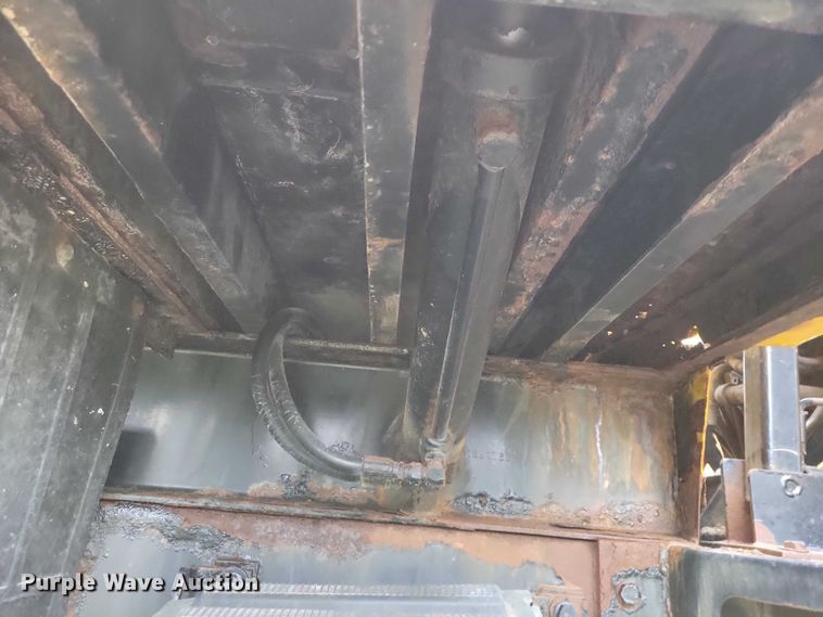 image for item NO9782 2004 International 7300 dump truck