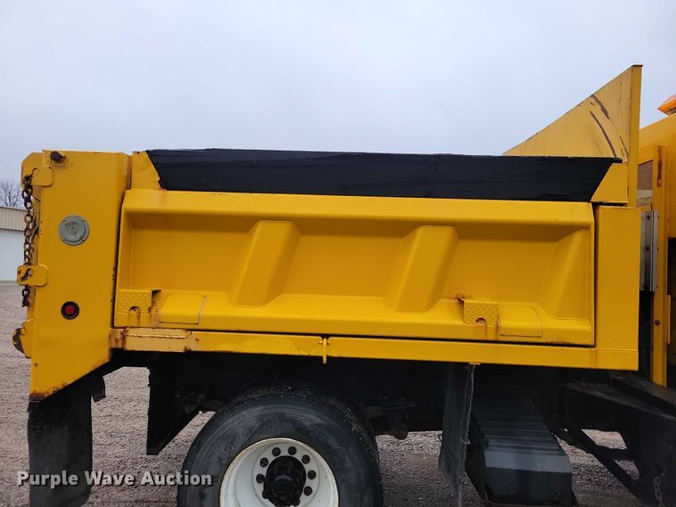 image for item NO9782 2004 International 7300 dump truck