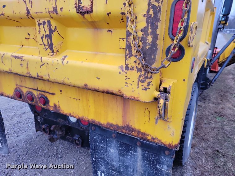 image for item NO9782 2004 International 7300 dump truck