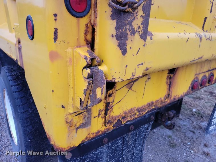 image for item NO9782 2004 International 7300 dump truck