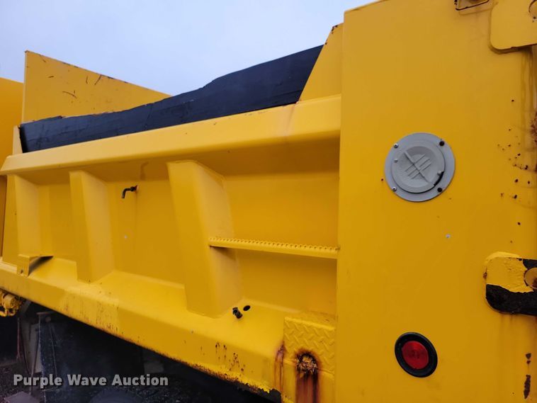 image for item NO9782 2004 International 7300 dump truck