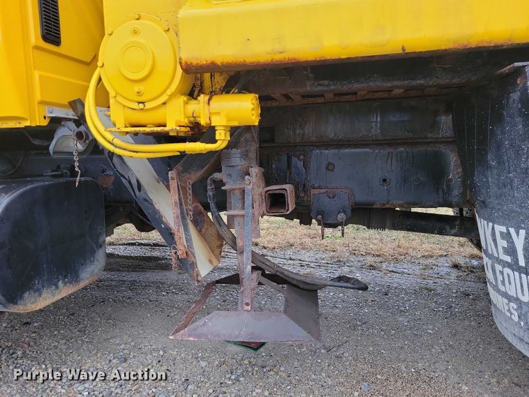 image for item NO9782 2004 International 7300 dump truck