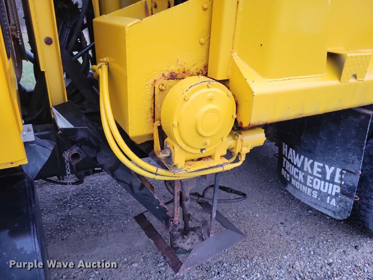 image for item NO9782 2004 International 7300 dump truck