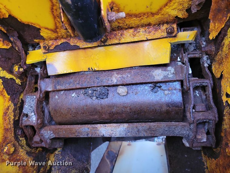 image for item NO9782 2004 International 7300 dump truck