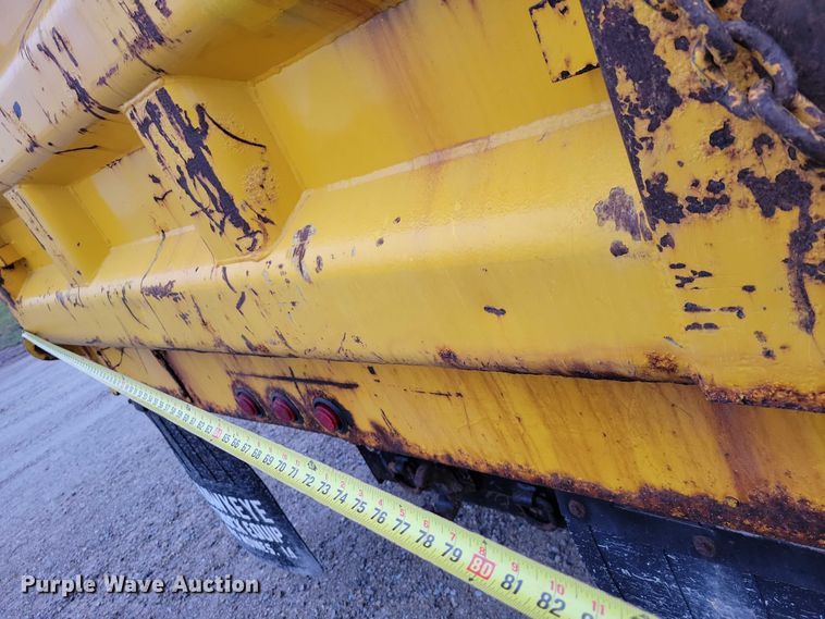 image for item NO9782 2004 International 7300 dump truck