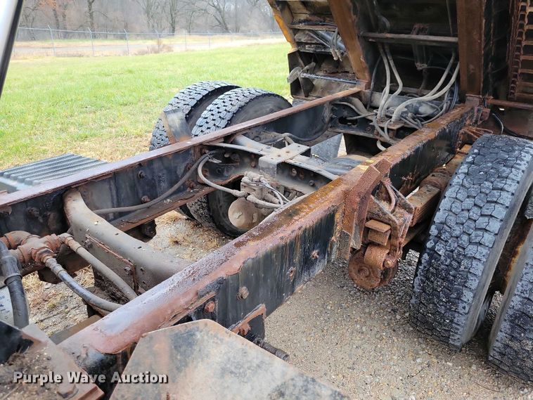 image for item NO9782 2004 International 7300 dump truck