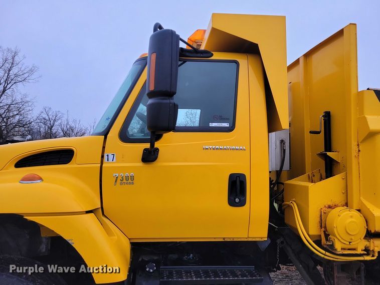 image for item NO9782 2004 International 7300 dump truck