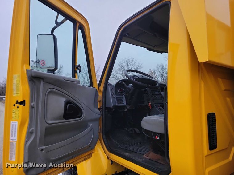 image for item NO9782 2004 International 7300 dump truck