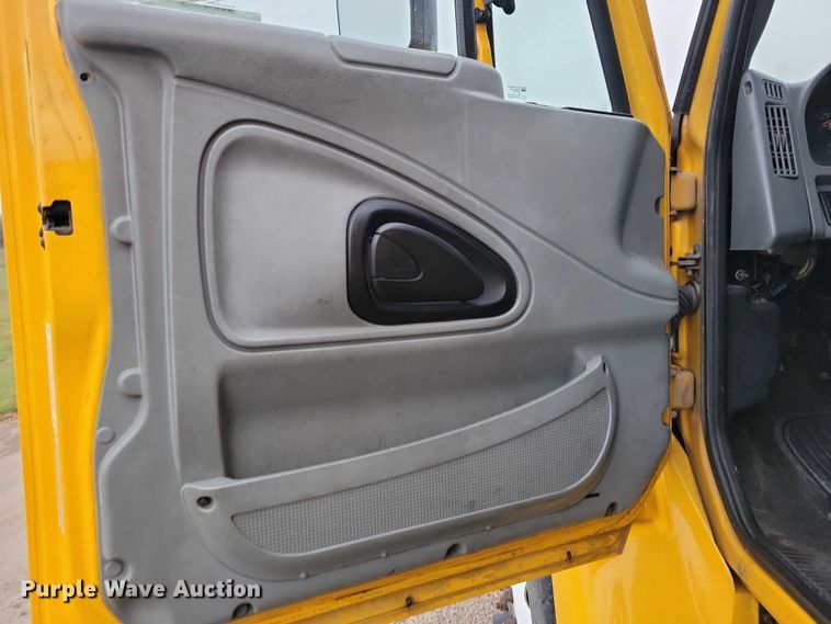 image for item NO9782 2004 International 7300 dump truck