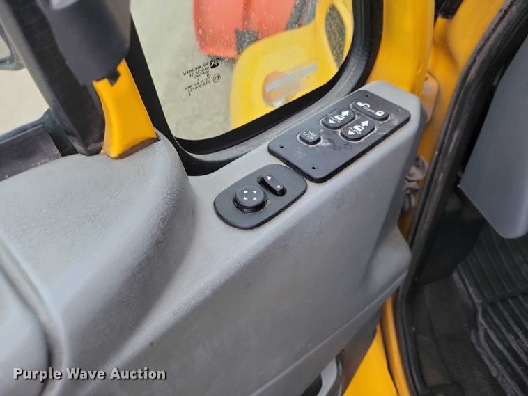 image for item NO9782 2004 International 7300 dump truck