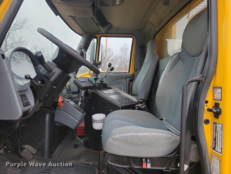 image for item NO9782 2004 International 7300 dump truck