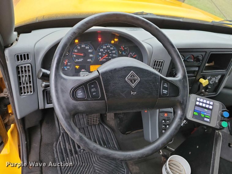 image for item NO9782 2004 International 7300 dump truck