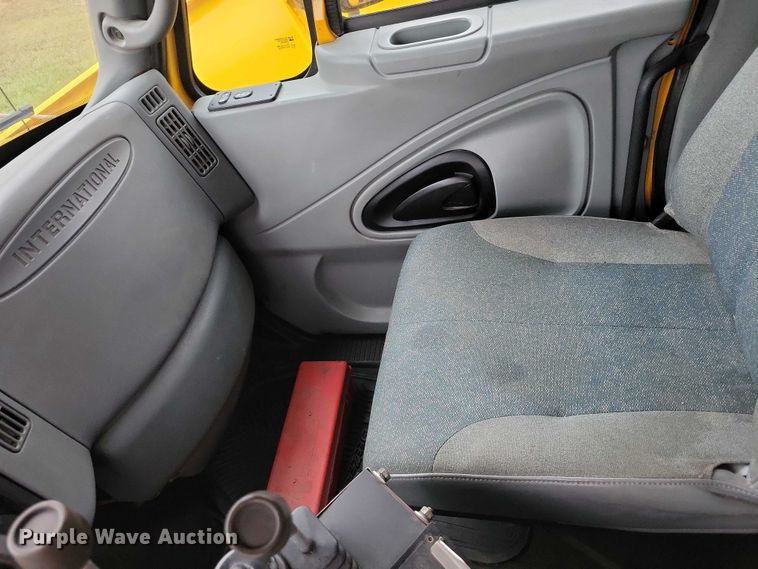 image for item NO9782 2004 International 7300 dump truck