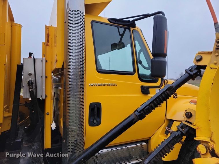 image for item NO9782 2004 International 7300 dump truck