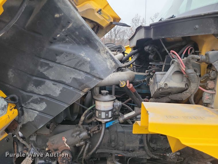 image for item NO9782 2004 International 7300 dump truck