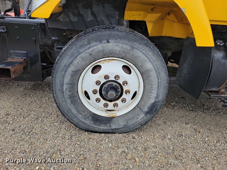 image for item NO9782 2004 International 7300 dump truck