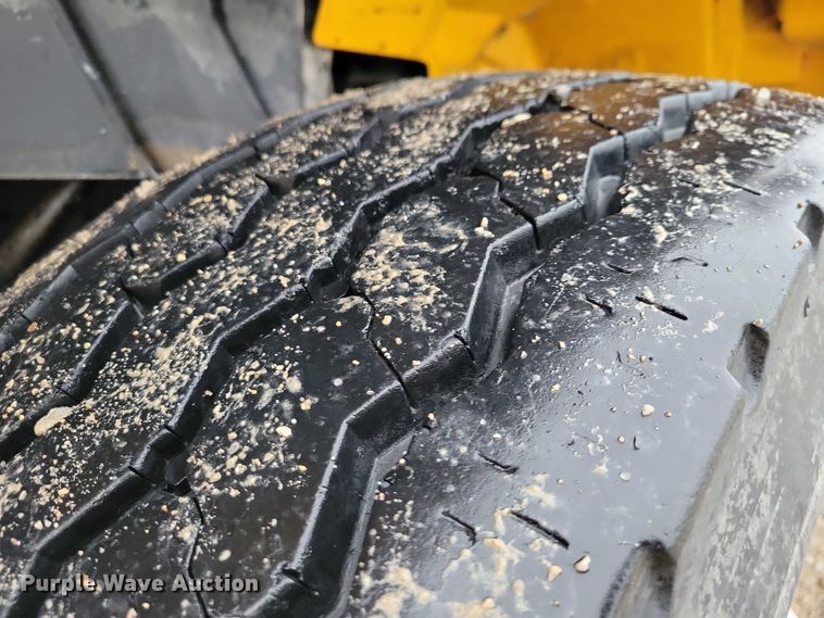 image for item NO9782 2004 International 7300 dump truck