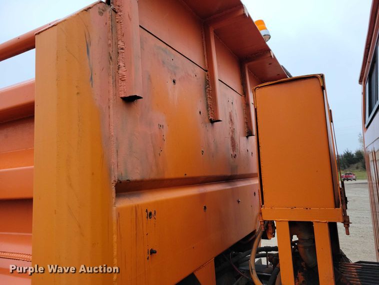 image for item NO9783 1995 International 4900 dump truck