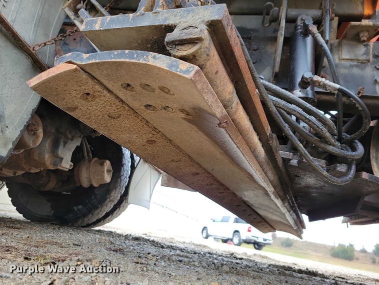 image for item NO9783 1995 International 4900 dump truck