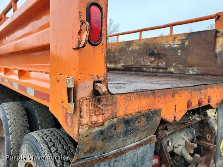 image for item NO9783 1995 International 4900 dump truck