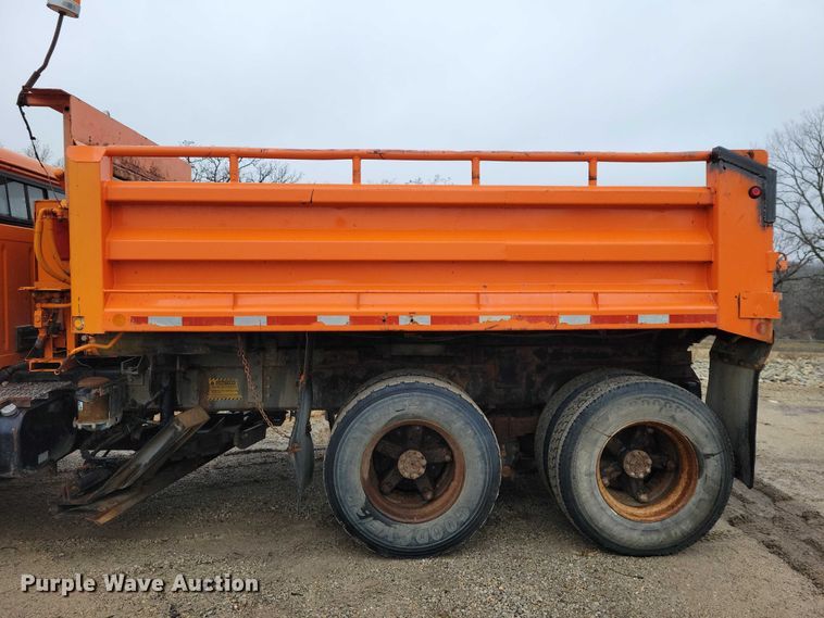 image for item NO9783 1995 International 4900 dump truck