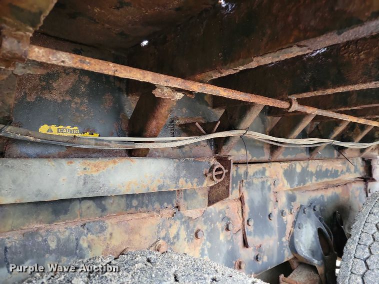 image for item NO9783 1995 International 4900 dump truck