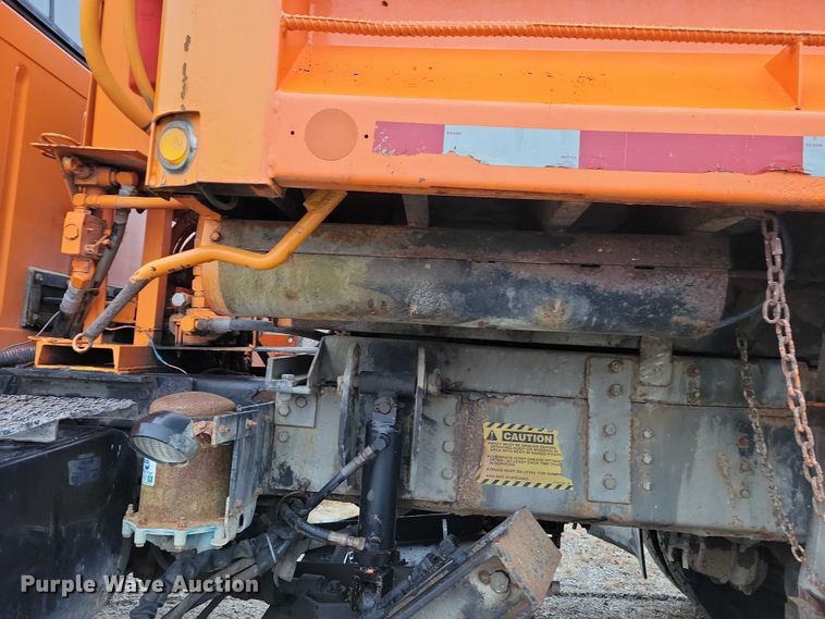 image for item NO9783 1995 International 4900 dump truck