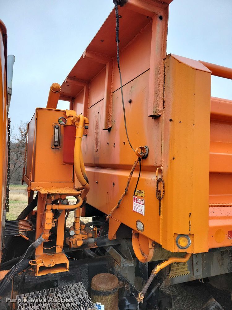 image for item NO9783 1995 International 4900 dump truck