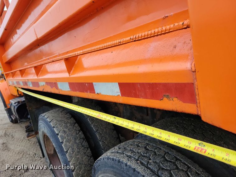 image for item NO9783 1995 International 4900 dump truck