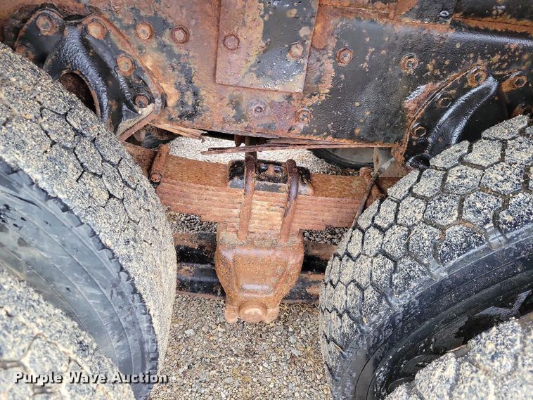 image for item NO9783 1995 International 4900 dump truck