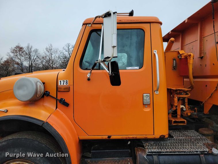 image for item NO9783 1995 International 4900 dump truck