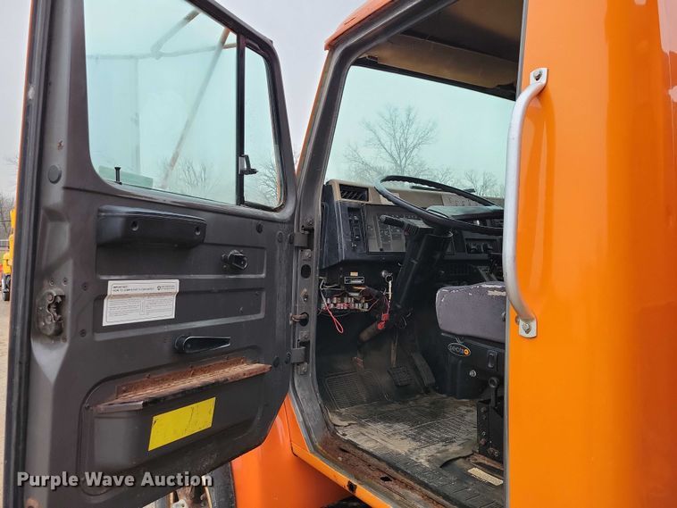 image for item NO9783 1995 International 4900 dump truck