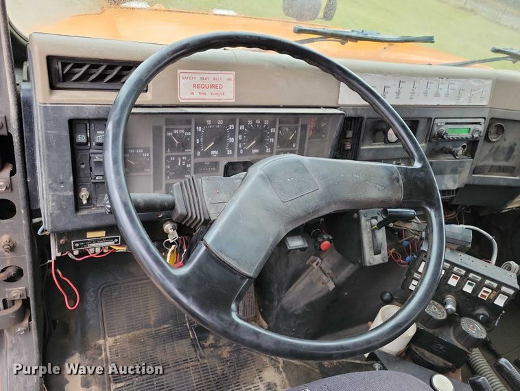 image for item NO9783 1995 International 4900 dump truck