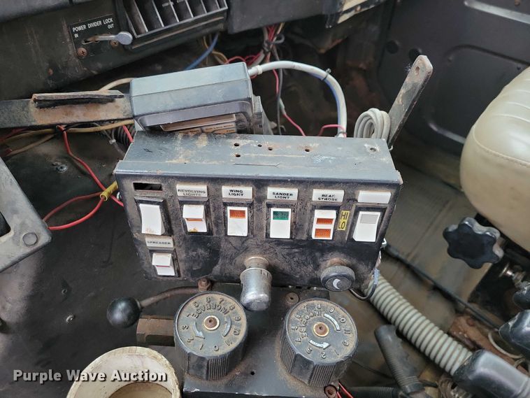 image for item NO9783 1995 International 4900 dump truck