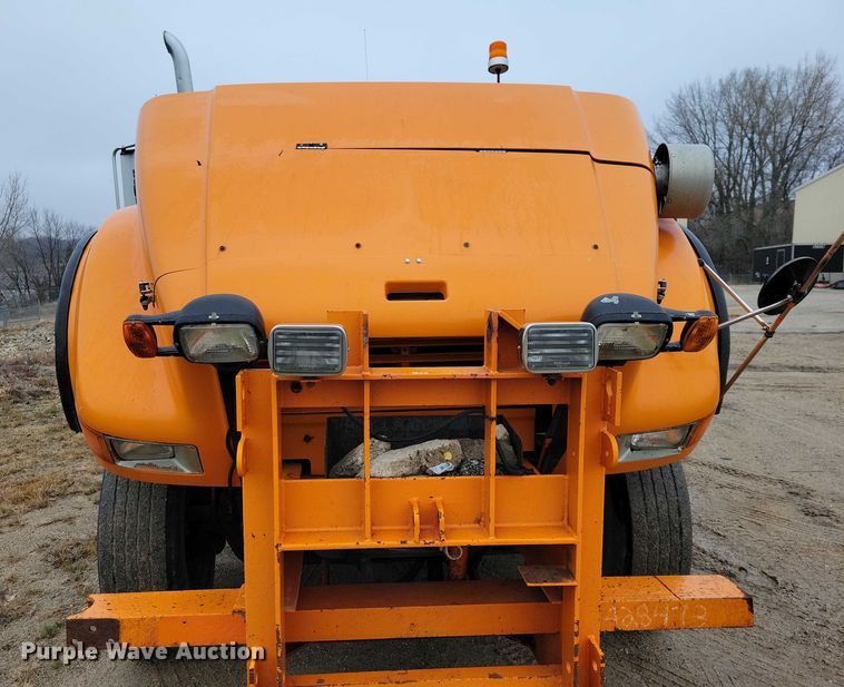 image for item NO9783 1995 International 4900 dump truck