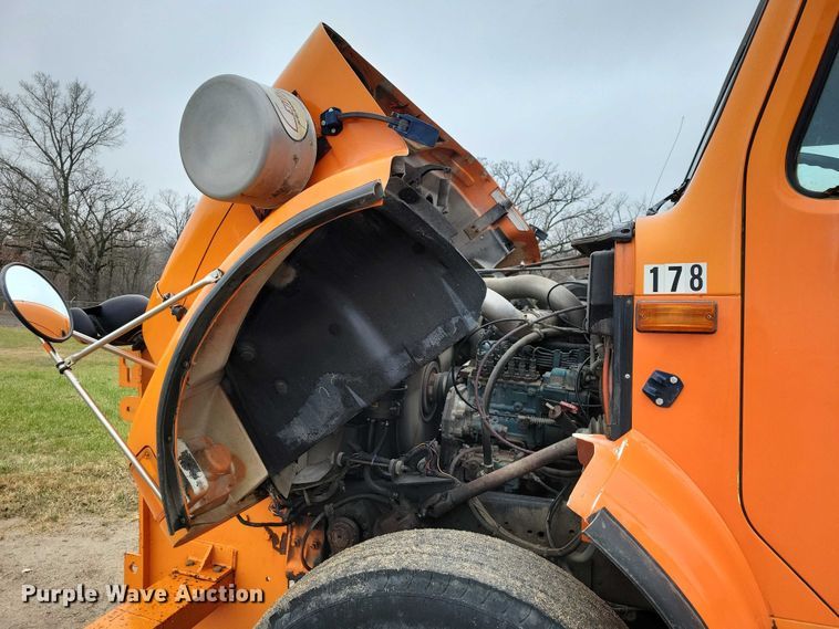 image for item NO9783 1995 International 4900 dump truck