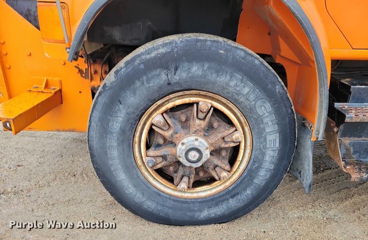 image for item NO9783 1995 International 4900 dump truck