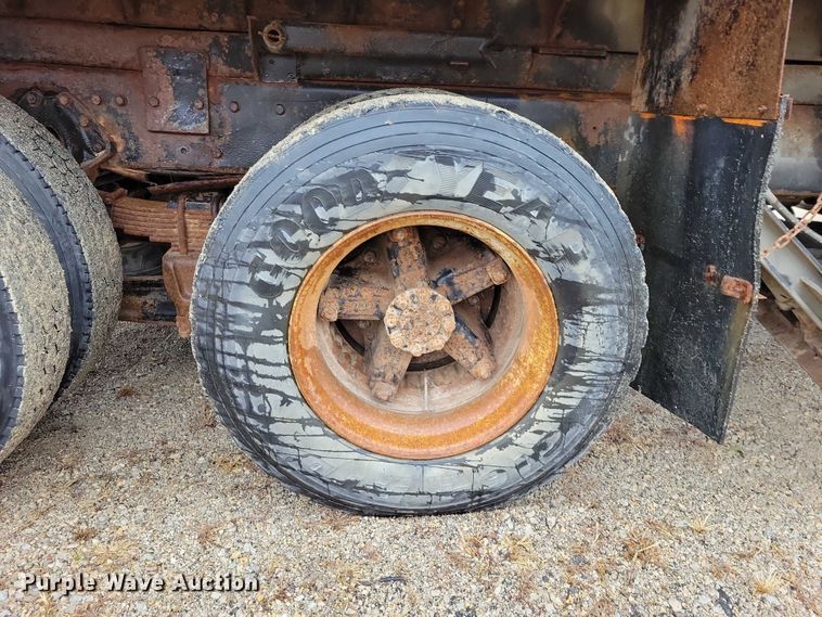 image for item NO9783 1995 International 4900 dump truck